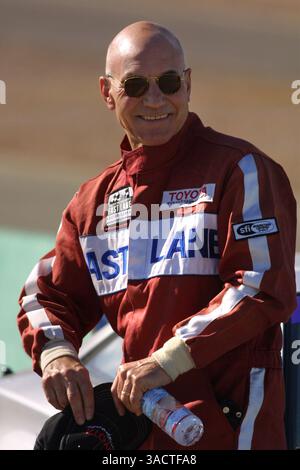 März 2002; Willow Springs, CA, USA; Schauspieler PATRICK STEWART ('Star Trek: the Next Generation') bei einer Übungssitzung für das bevorstehende 26. jährliche Toyota Pro/Celebrity Race. (Bild: Jonathan Alcorn/ZUMAPRESS.com) Stockfoto