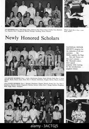 Die 1976 erschienene Ausgabe des „Villager“ Jahrbuchs der St. Anthony Village High School dokumentiert das Leben der Schüler, die Leichtathletik, die Vereine und die Veranstaltungen aus dem akademischen Jahr 1975-1976. Stockfoto