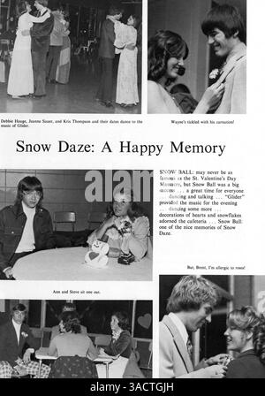 Das Jahrbuch „Villager“ für 1976 erfasst das Leben der Schüler, die Leichtathletik, die Vereine und wichtige Ereignisse aus dem Schuljahr 1975-1976 der St. Anthony Village High School. Stockfoto