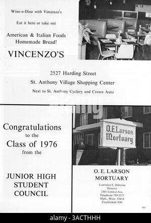 Das „Villager“ Jahrbuch 1976 der St. Anthony Village High School dokumentiert das Leben der Schüler, die Leichtathletik, die Clubs und die Veranstaltungen des Schuljahres 1975-1976. Stockfoto