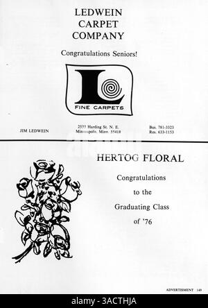 Das Jahrbuch „Villager“ aus dem Jahr 1976 dokumentiert Schüler, Lehrer, Sport, Vereine und wichtige Veranstaltungen aus dem akademischen Jahr 1975-1976 an der St. Anthony Village High School. Stockfoto