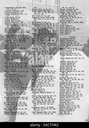 Dieses Jahrbuch „Villager“ von der St. Anthony Village High School 1976 dokumentiert das Leben von Schülern, Leichtathletik, Clubs und Schulveranstaltungen aus dem akademischen Jahr 1975-1976. Stockfoto