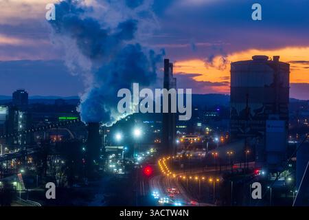 Linz, Voestalpine Stahlwerk, Dampf in Kokerei in Linz an der Donau, Oberösterreich, Österreich Stockfoto