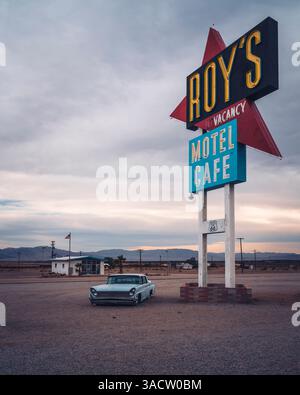 Roy's Motel Cafe Schild, Route 66, USA, Kalifornien Stockfoto