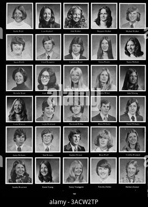 Das Jahrbuch „Revolution 75“ der Jefferson High School zeigt die Leistungen der Schüler, die Beteiligung der Lehrkräfte und die sportlichen Leistungen des Jahres 1974-1975. Stockfoto