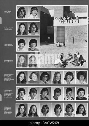 Dieses Jahrbuch „Revolution 75“ von der Jefferson High School reflektiert das Jahr 1974-1975 und dokumentiert die Schülerschaft, Lehrer, Leichtathletik und außerschulische Aktivitäten. Stockfoto