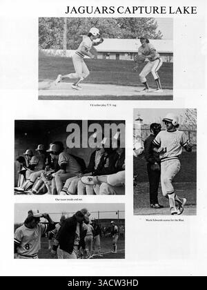 Dieses Jahrbuch „Revolution 75“ von der Jefferson High School dokumentiert die akademischen, sportlichen und außerschulischen Aktivitäten der Schule im Laufe des Jahres 1974-1975. Stockfoto