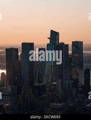 Sunset, New York City, Stadtübersicht vom SUMMIT One Vanderbilt, Edge, Manhattan, USA Stockfoto