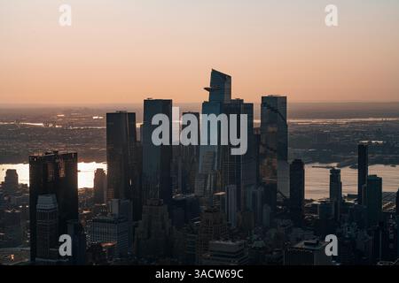 Sunset, New York City, Stadtübersicht vom SUMMIT One Vanderbilt, Edge, Manhattan, USA Stockfoto