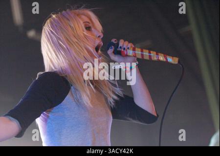 29. September 2009 - Pomona, Kalifornien, USA - HAYLEY WILLIAMS von PARAMORE spielt live im Fox Theater in Pomona, Kalifornien (Bild: Edward Hannigan/ZUMAPRESS.com) Stockfoto