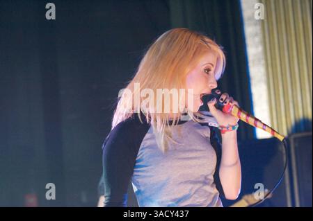 29. September 2009 - Pomona, Kalifornien, USA - HAYLEY WILLIAMS von PARAMORE spielt live im Fox Theater in Pomona, Kalifornien (Bild: Edward Hannigan/ZUMAPRESS.com) Stockfoto
