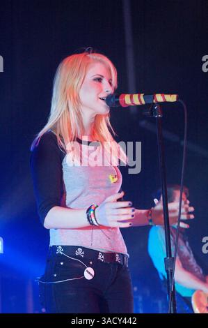 29. September 2009 - Pomona, Kalifornien, USA - HAYLEY WILLIAMS von PARAMORE spielt live im Fox Theater in Pomona, Kalifornien (Bild: Edward Hannigan/ZUMAPRESS.com) Stockfoto