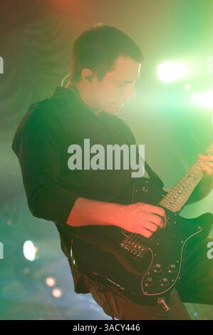 29. September 2009 - Pomona, Kalifornien, USA - JOSH FARRO aus PARAMORE, wie sie live vor einer ausverkauften Menschenmenge im Fox Theater in Pomona, Kalifornien auftreten (Bild: Edward Hannigan/ZUMAPRESS.com) Stockfoto