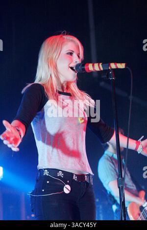 29. September 2009 - Pomona, Kalifornien, USA - HAYLEY WILLIAMS von PARAMORE spielt live im Fox Theater in Pomona, Kalifornien (Bild: Edward Hannigan/ZUMAPRESS.com) Stockfoto