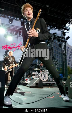 September 2008 – San Diego, Kalifornien, USA – NIKLAS ALMQVIST DER schwedischen Rockband „The Hives“ tritt beim Street Scene Musikfestival 2008 in San Diego, Kalifornien auf (Bild: Jerod Harris/ZUMAPRESS.com) Stockfoto