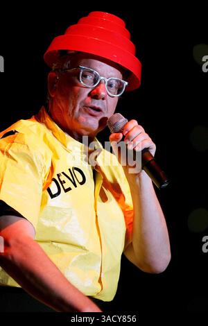September 2008 - San Diego, Kalifornien, USA - MARK MOTHERSBAUGH von der Pop-/Syntheseband „Devo“ tritt beim Street Scene Musikfestival 2008 in San Diego, Kalifornien auf (Bild: Jerod Harris/ZUMAPRESS.com) Stockfoto