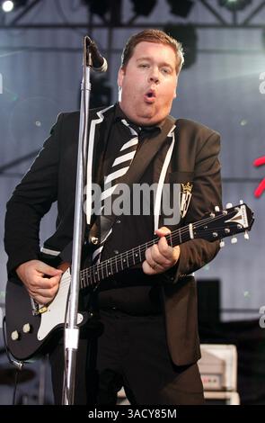 September 2008 - San Diego, Kalifornien, USA - MIKAEL KARLSSON ASTROM von der schwedischen Rockband „The Hives“ tritt beim Street Scene Musikfestival 2008 in San Diego, Kalifornien auf (Credit Image: Jerod Harris/ZUMAPRESS.com) Stockfoto