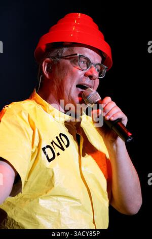 September 2008 - San Diego, Kalifornien, USA - MARK MOTHERSBAUGH von der Pop-/Syntheseband „Devo“ tritt beim Street Scene Musikfestival 2008 in San Diego, Kalifornien auf (Bild: Jerod Harris/ZUMAPRESS.com) Stockfoto