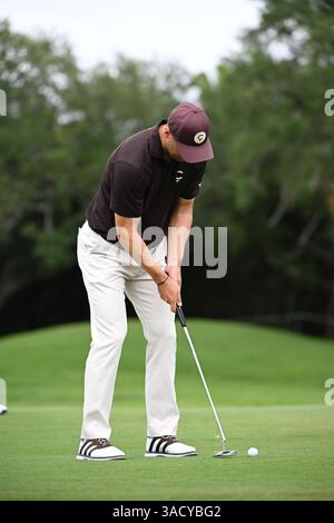 Doral, USA. April 2025. Martin Kaymer, Kapitän des Cleeks Golf Club, spielt am 4. April 2025 am 1. Tag des LIV Golf Invitational - Miami 2025 auf dem Trump National Golf Course in Doral, Florida. (Foto: JC Ruiz/SIPA USA) Credit: SIPA USA/Alamy Live News Stockfoto