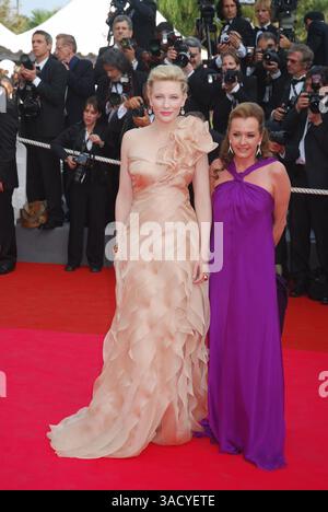 14. Mai 2008 - Cannes, Frankreich - Schauspielerin CATE BLANCHETT und ALBERTA FERRETTI nehmen an der „Blindness“-Premiere zur Eröffnung der 61. Filmfestspiele von Cannes Teil (Bild: Frederic Injimbert/ZUMAPRESS.com) Stockfoto