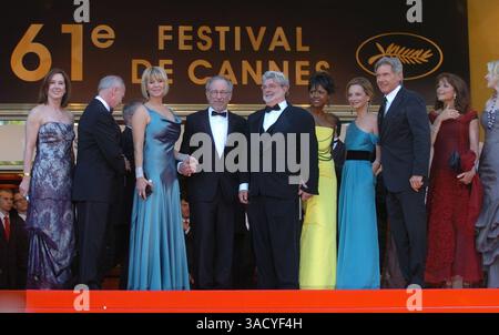 18. Mai 2008 - Cannes, Frankreich - KATE CAPSHAW, Regisseur STEVEN SPIELBERG, Schriftsteller GEORGE LUCAS, MELODIE HOFFMAN, Schauspielerin CALISTA FLOCKHART & HARRISON FORD besucht die Premiere von Indiana Jones und dem Königreich des Kristallschädels Cannes im Palais des Festivals beim 61. Internationalen Filmfestival von Cannes (Bild: Frederic Injimbert/ZUMAPRESS.com) Stockfoto