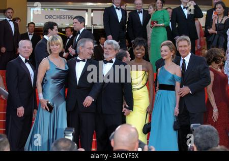 18. Mai 2008 - Cannes, Frankreich - KATE CAPSHAW, Regisseur STEVEN SPIELBERG, Schriftsteller GEORGE LUCAS, MELODIE HOFFMAN, Schauspielerin CALISTA FLOCKHART & HARRISON FORD besucht die Premiere von Indiana Jones und dem Königreich des Kristallschädels Cannes im Palais des Festivals beim 61. Internationalen Filmfestival von Cannes (Bild: Frederic Injimbert/ZUMAPRESS.com) Stockfoto