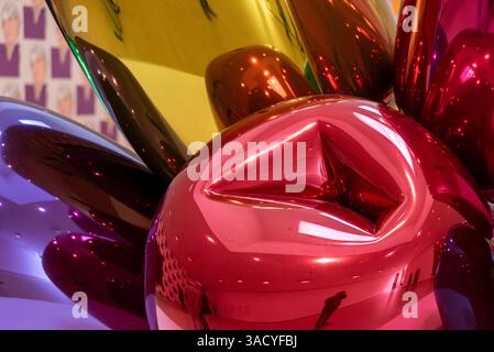 Bilbao, Spanien, berühmte moderne Skulptur Tulpen von Jeff Koons, ausgestellt im Guggenheim Museum Bilbao, Baskenland in Spanien Stockfoto