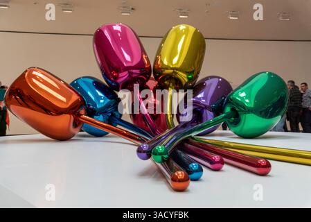 Bilbao, Spanien, berühmte moderne Skulptur Tulpen von Jeff Koons, ausgestellt im Guggenheim Museum Bilbao, Baskenland in Spanien Stockfoto