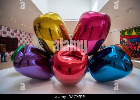Bilbao, Spanien, berühmte moderne Skulptur Tulpen von Jeff Koons, ausgestellt im Guggenheim Museum Bilbao, Baskenland in Spanien Stockfoto