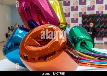 Bilbao, Spanien, berühmte moderne Skulptur Tulpen von Jeff Koons, ausgestellt im Guggenheim Museum Bilbao, Baskenland in Spanien Stockfoto