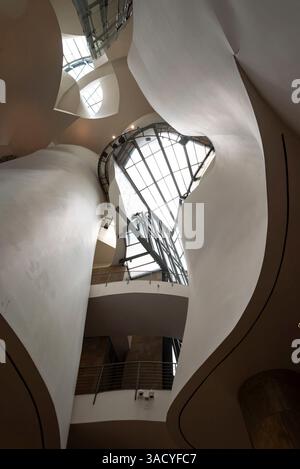 Bilbao, Spanien, berühmte Decke des Guggenheim Museums in Bilbao, Baskenland, entworfen von Frank Gehry Stockfoto