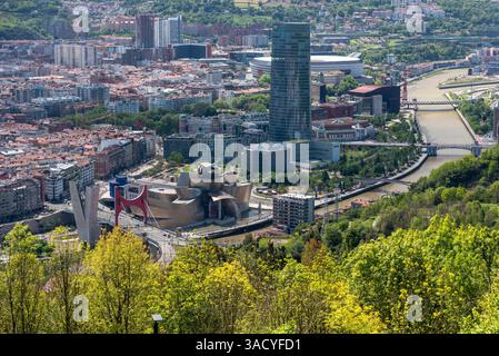 Bilbao, Spanien, Panoramablick von der Innenstadt von Bilbao und das berühmte Guggenheim Museum vom Artxandako Hügel, Baskenland in Spanien Stockfoto