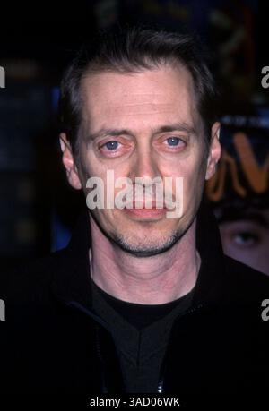 Dezember 2000; New York, New York, USA; Schauspieler STEVE BUSCEMI bei „Before Night Falls“ NY-Premiere. Buscemi wurde 2001 für den Golden Globe Award als bester Nebendarsteller in Ghost World nominiert. (Bild: Nancy Kaszerman/ZUMAPRESS.com) Stockfoto