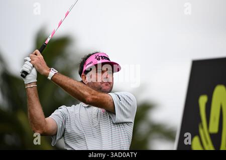 Doral, USA. April 2025. Bubba Watson, Captain der RangeGoats GC, schlägt am 4. April 2025 in Doral, Florida, am 1. Tag des LIV Golf Invitational 2025 in Miami auf dem Trump National Golf Course ab. (Foto: JC Ruiz/SIPA USA) Credit: SIPA USA/Alamy Live News Stockfoto
