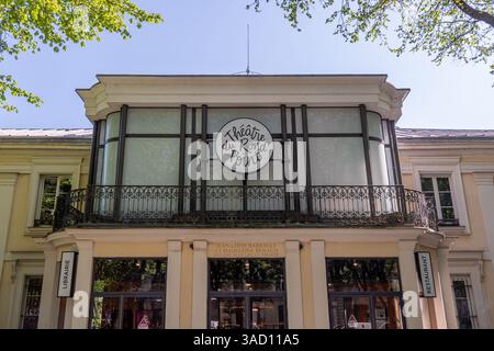 Außenansicht des Théâtre du Rond-Point. Das Théâtre du Rond-Point ist ein Pariser Theater in der Nähe der Champs-Elysées in Paris Stockfoto