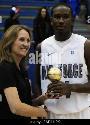 12. November 2011: Michael Lyons (14) und Turnier-MVP nach dem All Military Classic Meisterschaftsspiel zwischen den VMI Keydets und den Air Force Falcons in der Clune Arena, United States Air Force Academy, Colorado Springs, CO. Air Force besiegt VMI 75-65. (Bild: © Larry Clouse/Cal Sport Media/ZUMAPRESS.com) Stockfoto