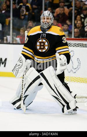 November 2011 – Boston, Massachusetts, USA S - Boston Bruins Torhüter Tim Thomas (30) in Aktion während des Spiels gegen die Buffalo Sabres im TD Garden in Boston, Massachusetts. Bruins schlug Sabres 6-2. (Kreditbild: © Mark Box/Southcreek/ZUMAPRESS.com) Stockfoto