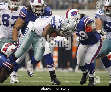 13. November 2011: Arlington, TX, USA: Phillip Tanner von den Dallas Cowboys spielt im vierten Quartal gegen die Buffalo Bills. Die Dallas Cowboys besiegten die Buffalo Bills mit 44:7, am Sonntag, den 13. November 2011, im Cowboys Stadium in Arlington, Texas. (Kreditbild: © Ron T. Ennis/Fort Worth Star-Telegram/MCT/ZUMAPRESS.com) Stockfoto