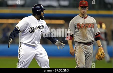 1. Oktober 2011 - Milwaukee, WI, USA - Prince Fielder, verließ die Stadt mit einem Doppelsieg der Miluwakee Brewers 4-1 über die Arizona Diamondbacks während der Eröffnung der National League Divisional Series im Miller Park in Milwaukee, Wisconsin, am Samstag, 1. Oktober 2011. (Bild: © Tom Lynn/Milwaukee Journal Sentinel/MCT/ZUMAPRESS.com) Stockfoto