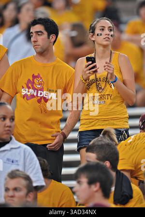 Oktober 2011 . Arizona State Fans jubeln bei einem Spiel zwischen den Oregon State Beavers und den Arizona State Sun Devils im Sun Devil Stadium in Tempe, Arizona. Arizona State gewinnt 35:20. Manny Flores/CSM(Credit Image: â© Manny Flores/Cal Sport Media/ZUMAPRESS.com) Stockfoto