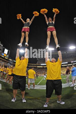 Oktober 2011 . Arizona State Cheerleader während eines Spiels zwischen den Oregon State Beavers und den Arizona State Sun Devils im Sun Devil Stadium in Tempe, Arizona. Arizona State gewinnt 35:20. Manny Flores/CSM(Credit Image: © Manny Flores/Cal Sport Media/ZUMAPRESS.com) Stockfoto