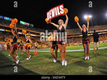 Oktober 2011 . Arizona State Sun Devils Cheerleader in Aktion während des Spiels zwischen den Oregon State Beavers und den Arizona State Sun Devils im Sun Devil Stadium in Tempe, Arizona. Arizona State gewinnt 35:20. Manny Flores/CSM(Credit Image: © Manny Flores/Cal Sport Media/ZUMAPRESS.com) Stockfoto