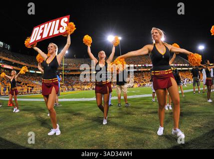 Oktober 2011 . Arizona State Sun Devils Cheerleader in Aktion während des Spiels zwischen den Oregon State Beavers und den Arizona State Sun Devils im Sun Devil Stadium in Tempe, Arizona. Arizona State gewinnt 35:20. Manny Flores/CSM(Credit Image: © Manny Flores/Cal Sport Media/ZUMAPRESS.com) Stockfoto