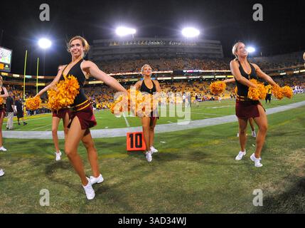 Oktober 2011 . Arizona State Sun Devils Cheerleader in Aktion während des Spiels zwischen den Oregon State Beavers und den Arizona State Sun Devils im Sun Devil Stadium in Tempe, Arizona. Arizona State gewinnt 35:20. Manny Flores/CSM(Credit Image: © Manny Flores/Cal Sport Media/ZUMAPRESS.com) Stockfoto