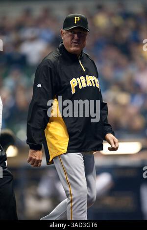 September 2011 - Milwaukee, WI. Miller Park..Pittsburgh Pirates Manager Clint Hürde #13..Milwaukee Brewers gewann gegen die Pittsburgh Pirates 6:4..Mike McGinnis / CSM(Credit Image: © Mike McGinnis/Cal Sport Media/ZUMAPRESS.com) Stockfoto