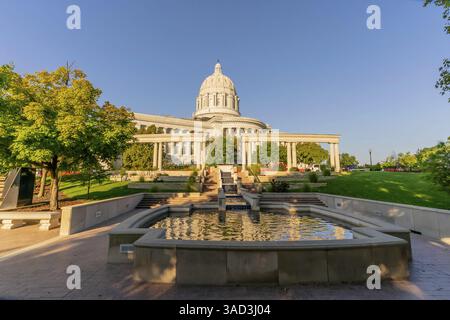 Das Missouri State Capitol in Jefferson City beherbergt die Generalversammlung und die Exekutivbüros. Die berühmte Kuppel wurde 1917 fertiggestellt und begrüßt Reisende. Stockfoto