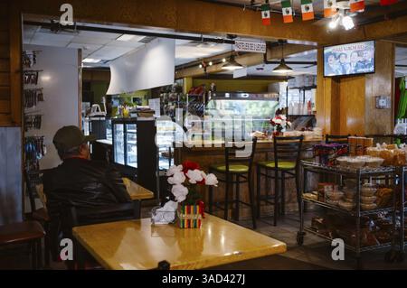 New York City – USA – 13. Mai 2024: Inneneinrichtung eines mexikanischen Restaurants in den USA Stockfoto