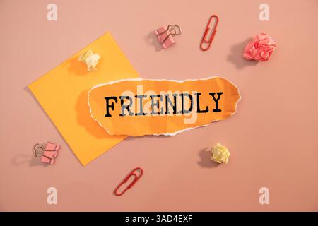 Gruppe von Personen, die Smartphones verwenden, die am Besprechungstisch sitzen, nah an den Händen sitzen Stockfoto