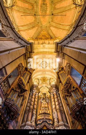 Innenraum der Kirche der Geistlichen (Igreja dos Clerigos), Porto, Portugal. (Nur Für Redaktionelle Zwecke) Stockfoto