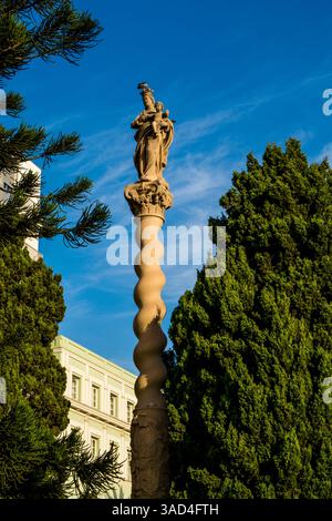 Denkmal Säule im Canalejas Park, Altstadt, Cadiz, Spanien. Stockfoto